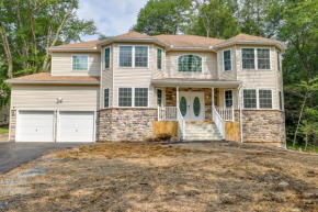 Spacious Tobyhanna Home with Hot Tub and Amenities